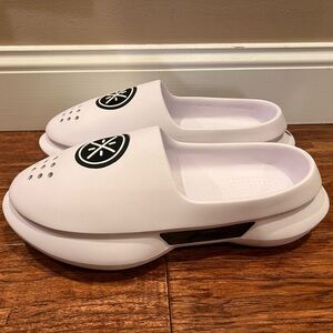 Li-Ning way of Wade slides


Size 11 New in box